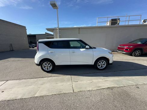 Used 2025 Kia Soul LX w/ LX Technology Package image 16