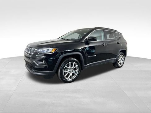 Used 2022 Jeep Compass Latitude AWD/4WD image 2