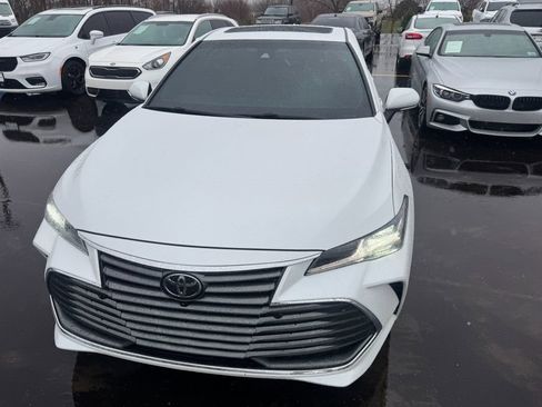 Used 2019 Toyota Avalon Limited w/ Advanced Safety Package image 2