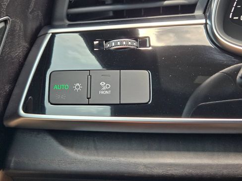Used 2023 Audi Q8 Premium Plus AWD/4WD image 24