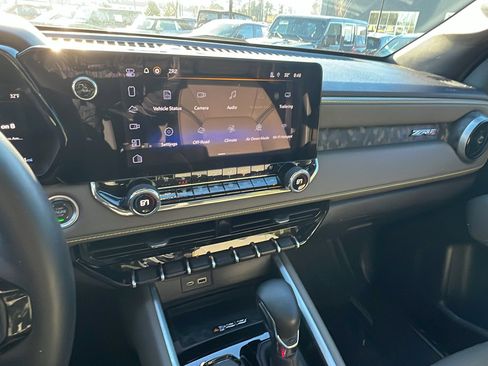 Used 2025 Chevrolet Colorado ZR2 w/ Technology Package image 33