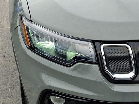 Used 2022 Jeep Compass Limited w/ Sun and Sound Group image 9