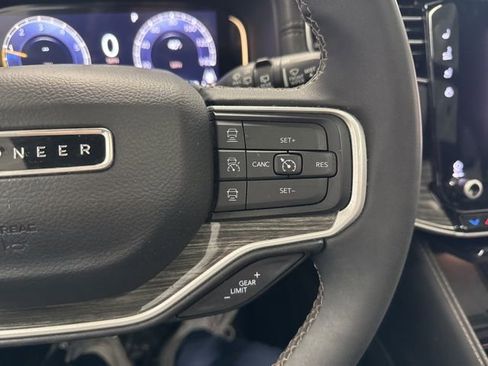 Used 2022 Jeep Wagoneer Series II w/ Premium Group I image 39