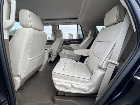 Used 2022 GMC Yukon Denali w/ Denali Premium Package image 35