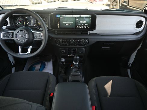 Used 2025 Jeep Wrangler Sahara image 3