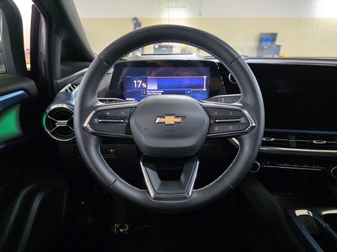 Used 2026 Chevrolet Equinox EV LT w/ Convenience Package II FWD image 30