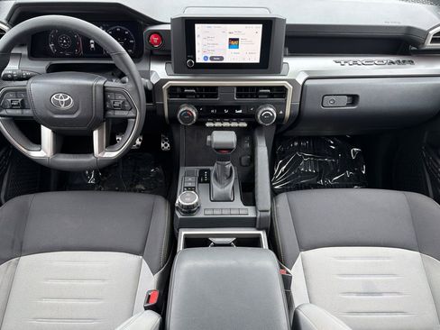 Used 2025 Toyota Tacoma TRD Sport AWD/4WD image 10