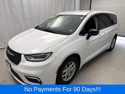 Used 2024 Chrysler Pacifica Touring-L FWD image 5