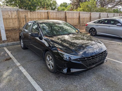 Used 2023 Hyundai Elantra SE image 5