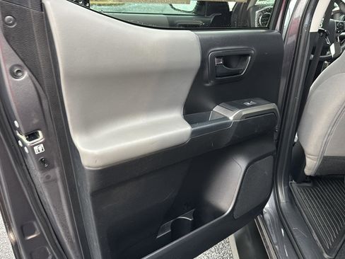 Used 2018 Toyota Tacoma SR5 image 15