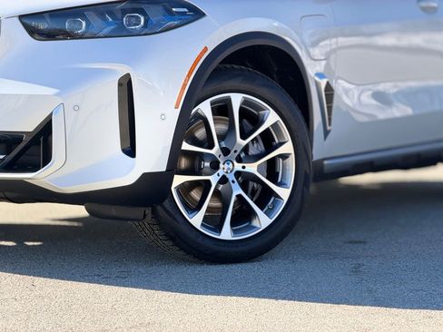 New 2026 BMW X5 xDrive50e image 2
