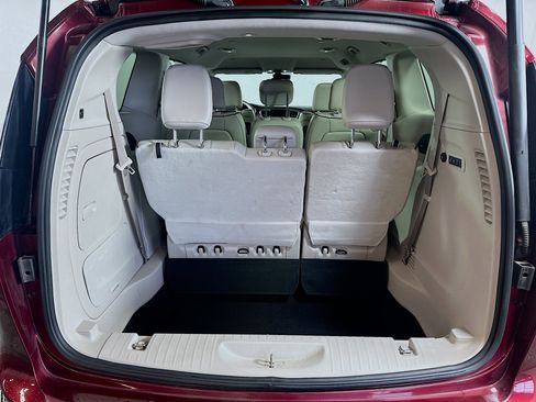 Used 2017 Chrysler Pacifica Limited w/ UConnect Theater Package FWD image 26