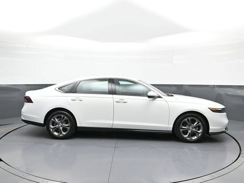 Certified 2023 Honda Accord EX image 5