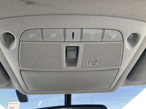 Used 2016 Nissan Rogue SL w/ SL Premium Package image 46