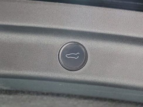 Used 2021 Tesla Model Y Long Range image 31