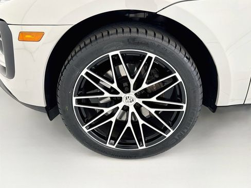 Used 2022 Porsche Macan AWD/4WD image 29