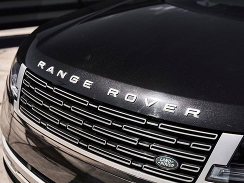 Used 2025 Land Rover Range Rover Long Wheelbase SE AWD/4WD image 7
