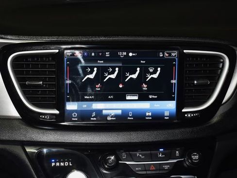 Certified 2025 Chrysler Pacifica Select image 17