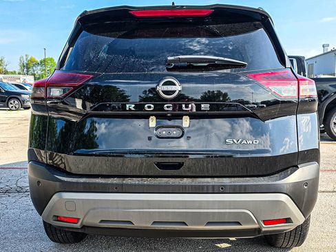Used 2023 Nissan Rogue SV image 5