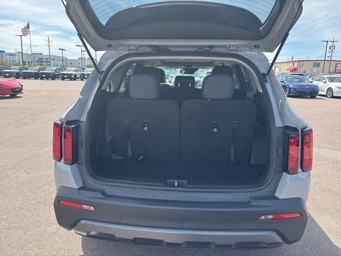 Used 2023 Kia Sorento S w/ Panoramic Sunroof Package AWD/4WD image 32