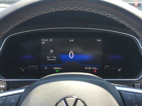 Used 2023 Volkswagen Tiguan SE AWD/4WD image 17