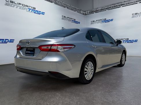 Used 2020 Toyota Camry LE image 5