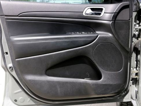 Used 2021 Jeep Grand Cherokee Laredo X image 21