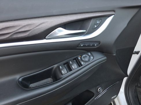 Used 2024 Buick Enclave Avenir w/ Avenir Technology Package image 18