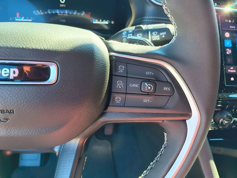 New 2025 Jeep Grand Cherokee Laredo X w/ Luxury Tech Group I image 19