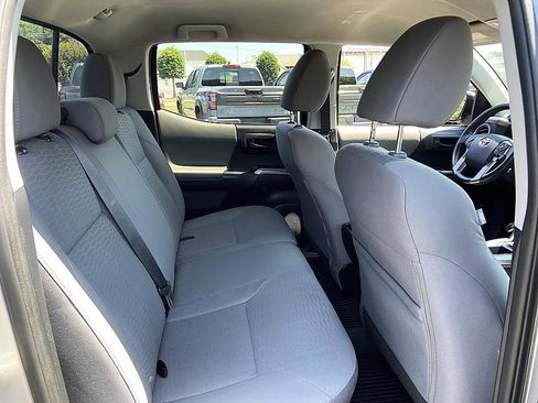 Used 2018 Toyota Tacoma SR5 RWD image 18