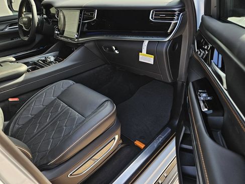 New 2026 Jeep Grand Wagoneer L Summit AWD/4WD image 9