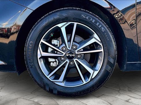 Used 2022 Kia Forte LXS w/ LXS Technology Package image 9