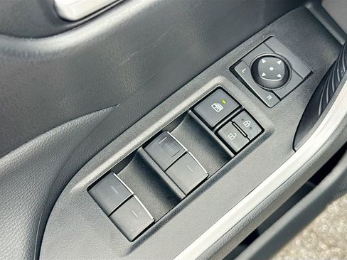 Used 2025 Toyota RAV4 XLE AWD/4WD image 18