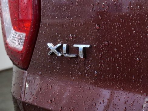 Certified 2018 Ford Explorer XLT w/ Equipment Group 202A AWD/4WD image 7