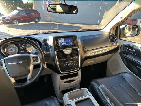 Used 2012 Chrysler Town & Country Touring w/ Entertainment Group #1 image 17