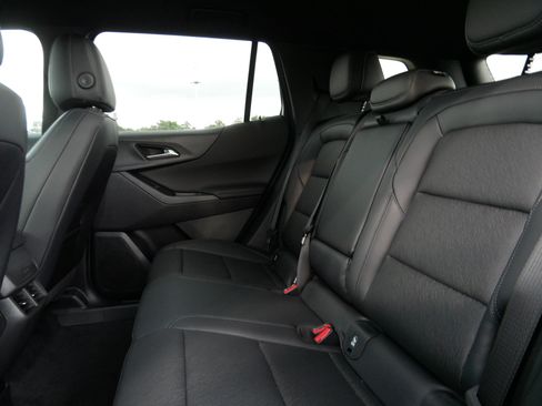 New 2027 Chevrolet Equinox LT w/ Convenience Package II AWD/4WD image 5