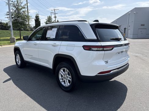 Used 2023 Jeep Grand Cherokee Laredo RWD image 7