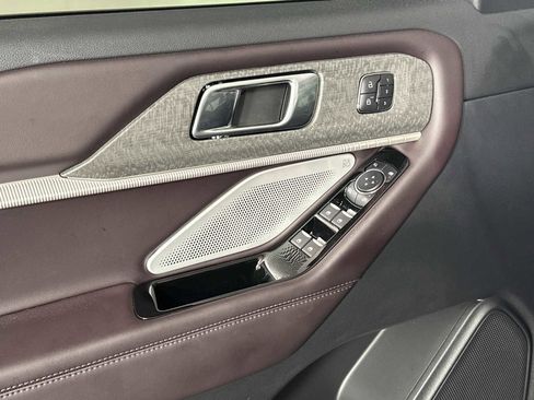 Used 2025 Ford Explorer Platinum RWD image 12