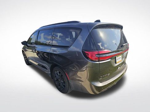 Used 2023 Chrysler Pacifica Touring-L w/ S Appearance Package FWD image 13