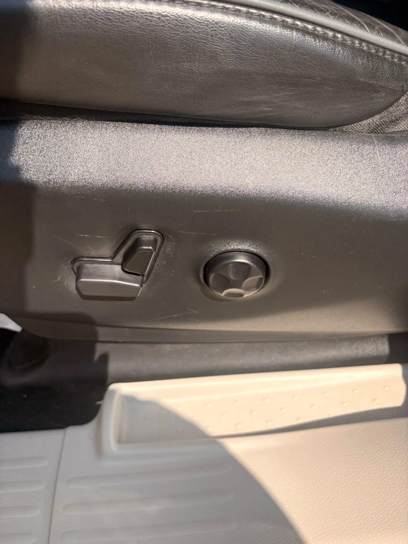 Used 2017 Chrysler Pacifica Limited w/ Advanced Safetytec Group FWD image 15
