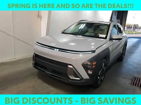 Used 2025 Hyundai Kona SEL image 1