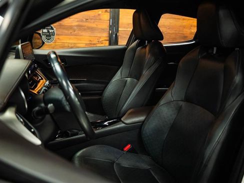 Used 2019 Toyota C-HR Limited FWD image 9