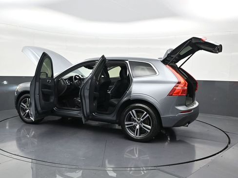 Used 2019 Volvo XC60 T8 Momentum w/ Premium Package AWD/4WD image 33