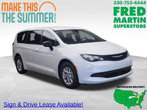 New 2027 Chrysler Pacifica LX FWD image 1