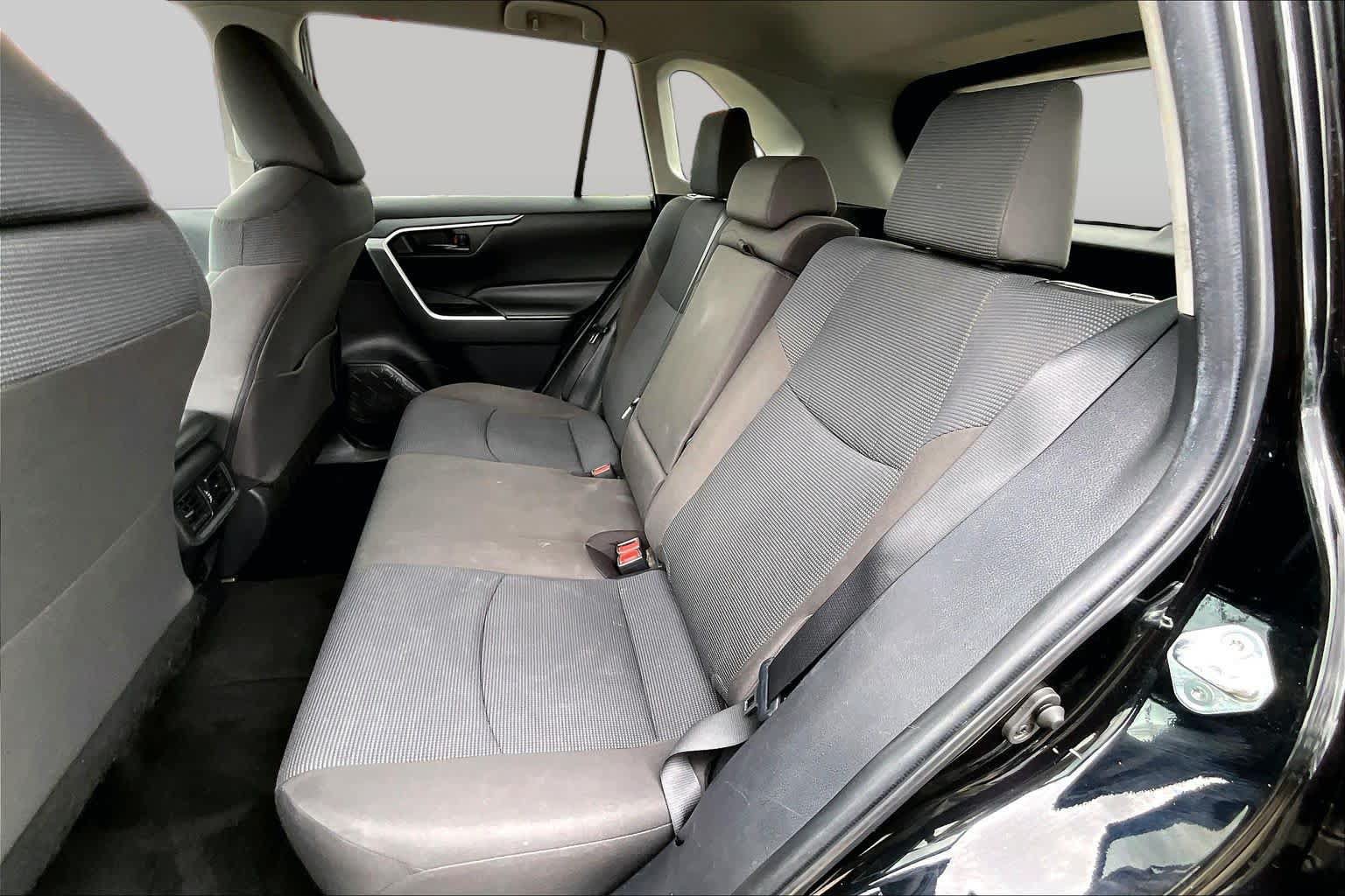 Used 2022 Toyota RAV4 LE FWD image 19