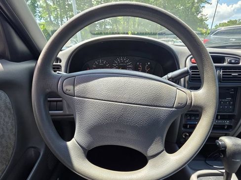 Used 2002 Suzuki Esteem GLX FWD image 13