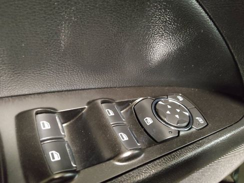 Used 2018 Ford Fusion SE FWD image 27