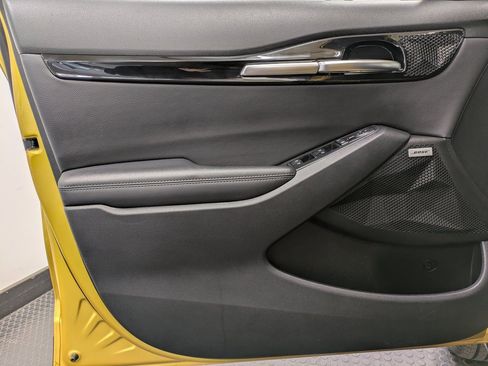 Certified 2022 Kia Seltos SX w/ Sunroof Package image 8