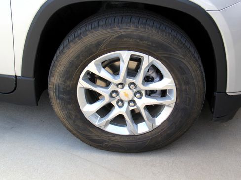 Used 2021 Chevrolet Traverse LS image 30