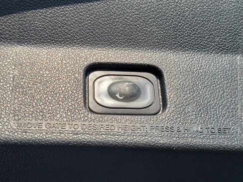 Used 2019 Ford Explorer XLT w/ Equipment Group 202A image 11